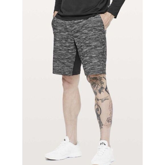 lululemon t.h.e. short 9 In Lined - Size Medium - Black/White - Picture 1 of 10